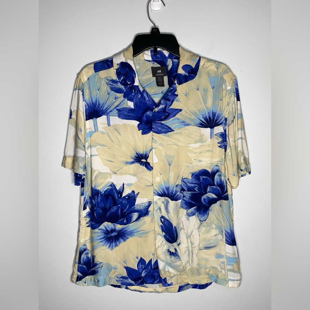 H&M Men's Casual Shirt - Blue and Cream Floral